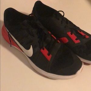 Men’s Nike tennis shoes. MAKE AN OFFER
